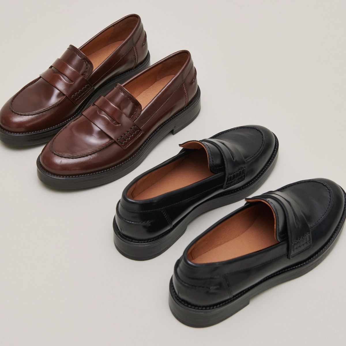 Round-toed loafers in brown patinated leather | MIRNA