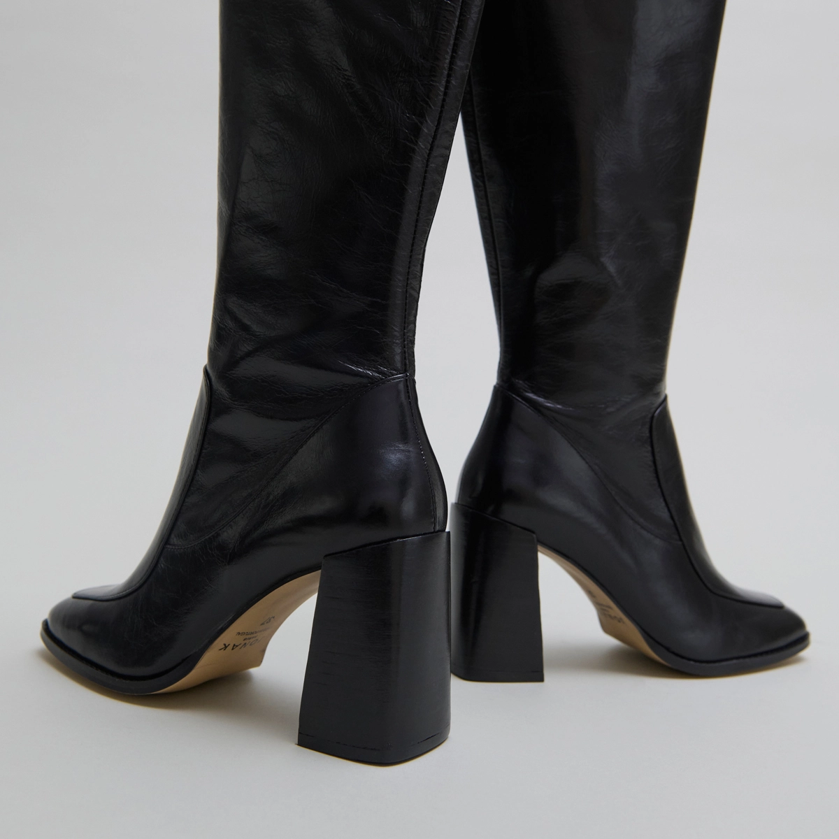 High boots in black leather | VAUBANE