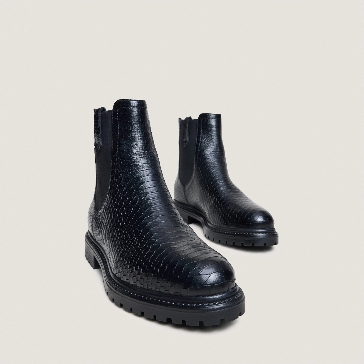 Low boots with notched soles and elastic in black reptile | CANDIDE