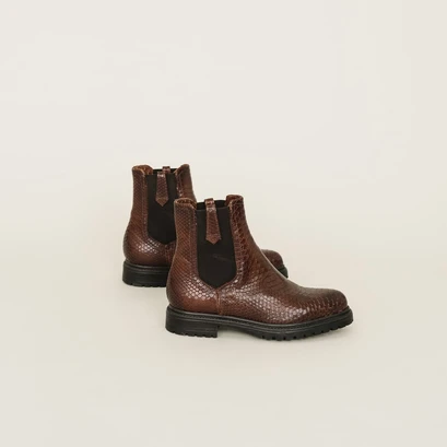 Flat boots cognac