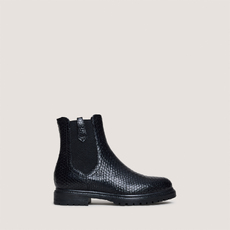 Low boots with notched soles and elastic black