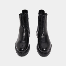 Low boots with notched soles and elastic black