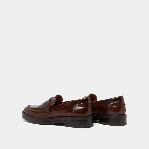 Round-toed loafers in brown patinated leather | MIRNA