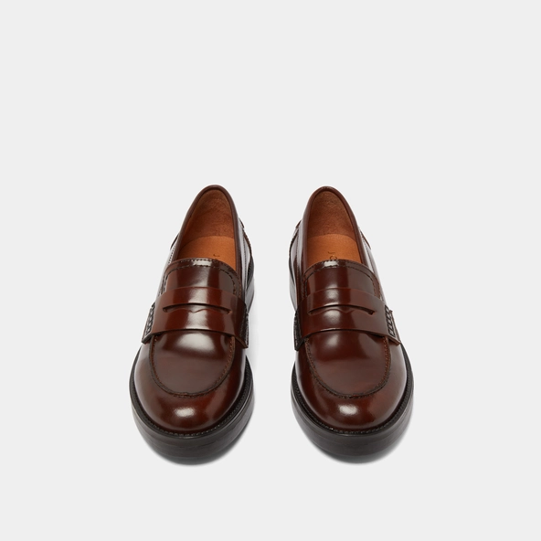 Round-toed loafers in brown patinated leather | MIRNA