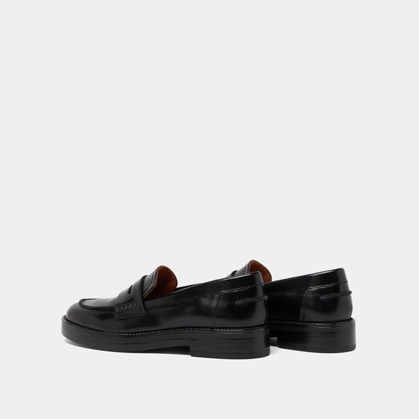 Round-toed loafers in black leather | MIRNA