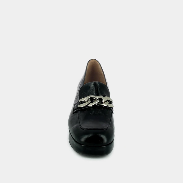 Moccasins with heels in black aged leather | VIANE