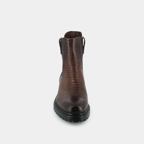 Low boots with notched soles and elastic cognac