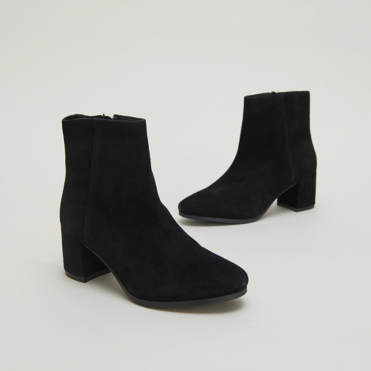 Heeled lowboots in black suede | ANNICK
