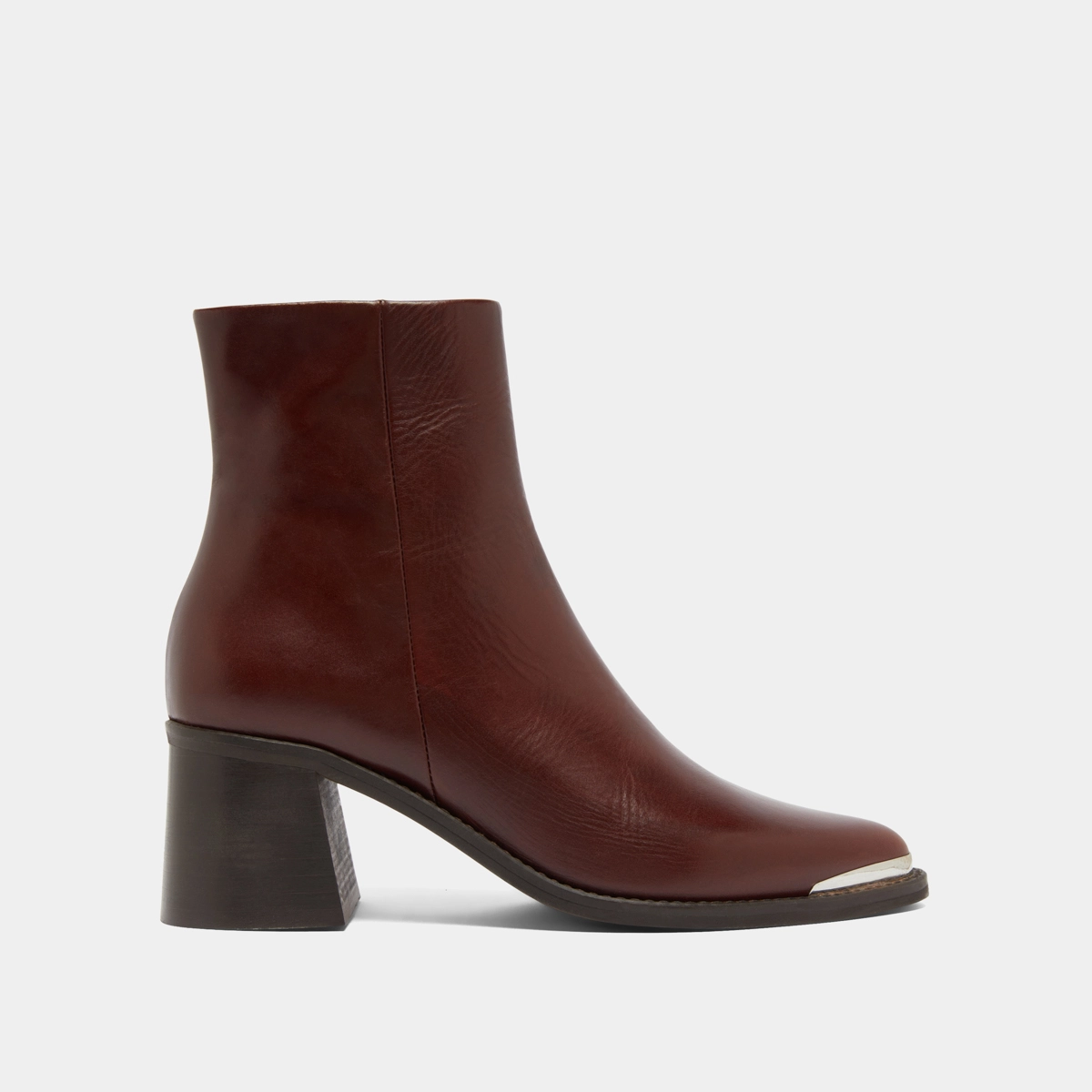 Heeled boots with golden toe cap in brown leather | DELO