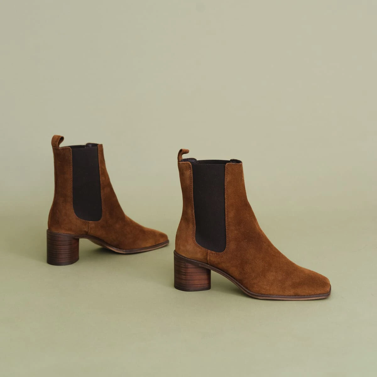 Heeled boots in cognac suede | BERGAMOTE