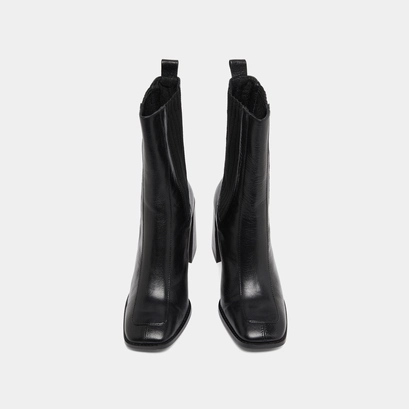 Heeled boots in black leather | vanti