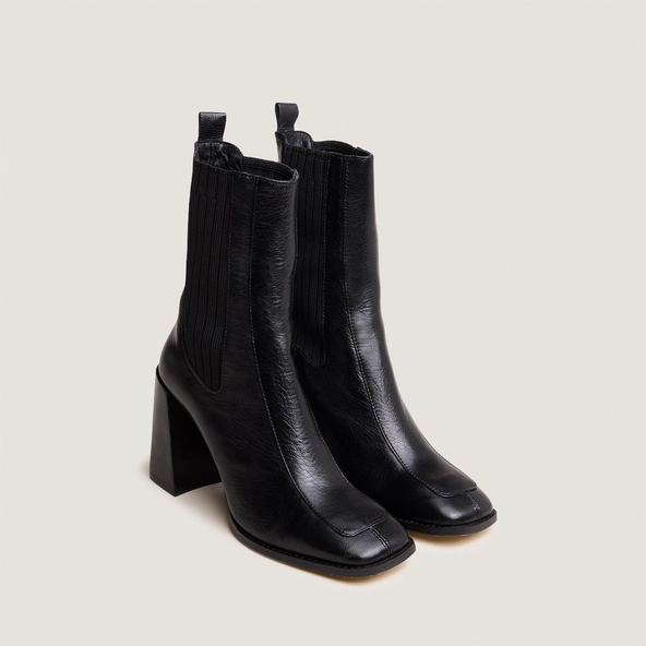 Heeled boots in black leather | VANTI