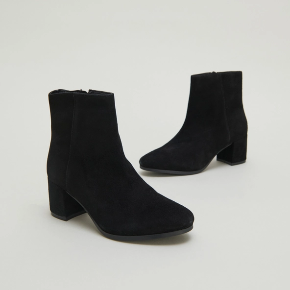 Heeled lowboots in black suede | ANNICK