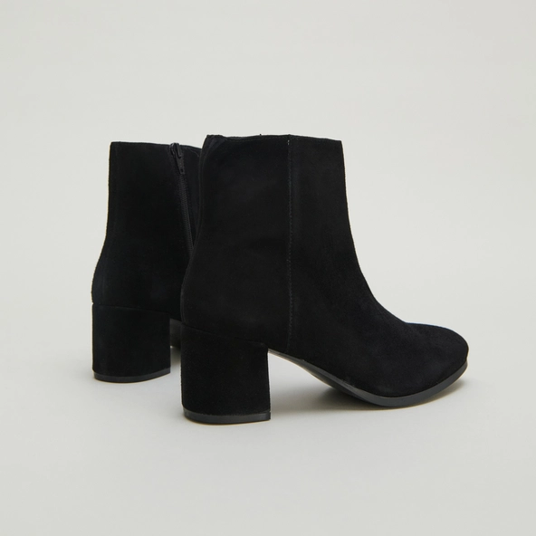 Heeled lowboots in black suede | ANNICK