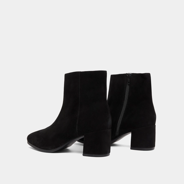 Heeled lowboots in black suede | ANNICK