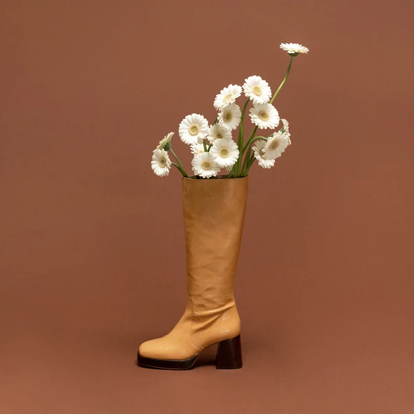 Platform boots in aged camel leather | BETINA