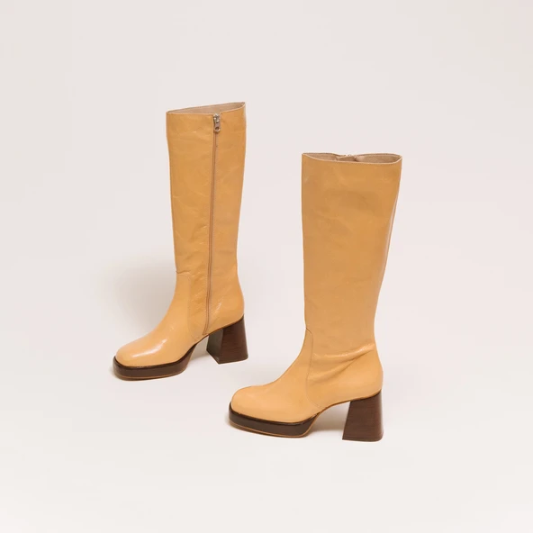 Platform boots in aged camel leather | BETINA