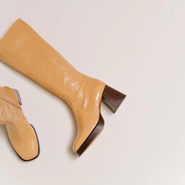 Platform boots in aged camel leather | BETINA