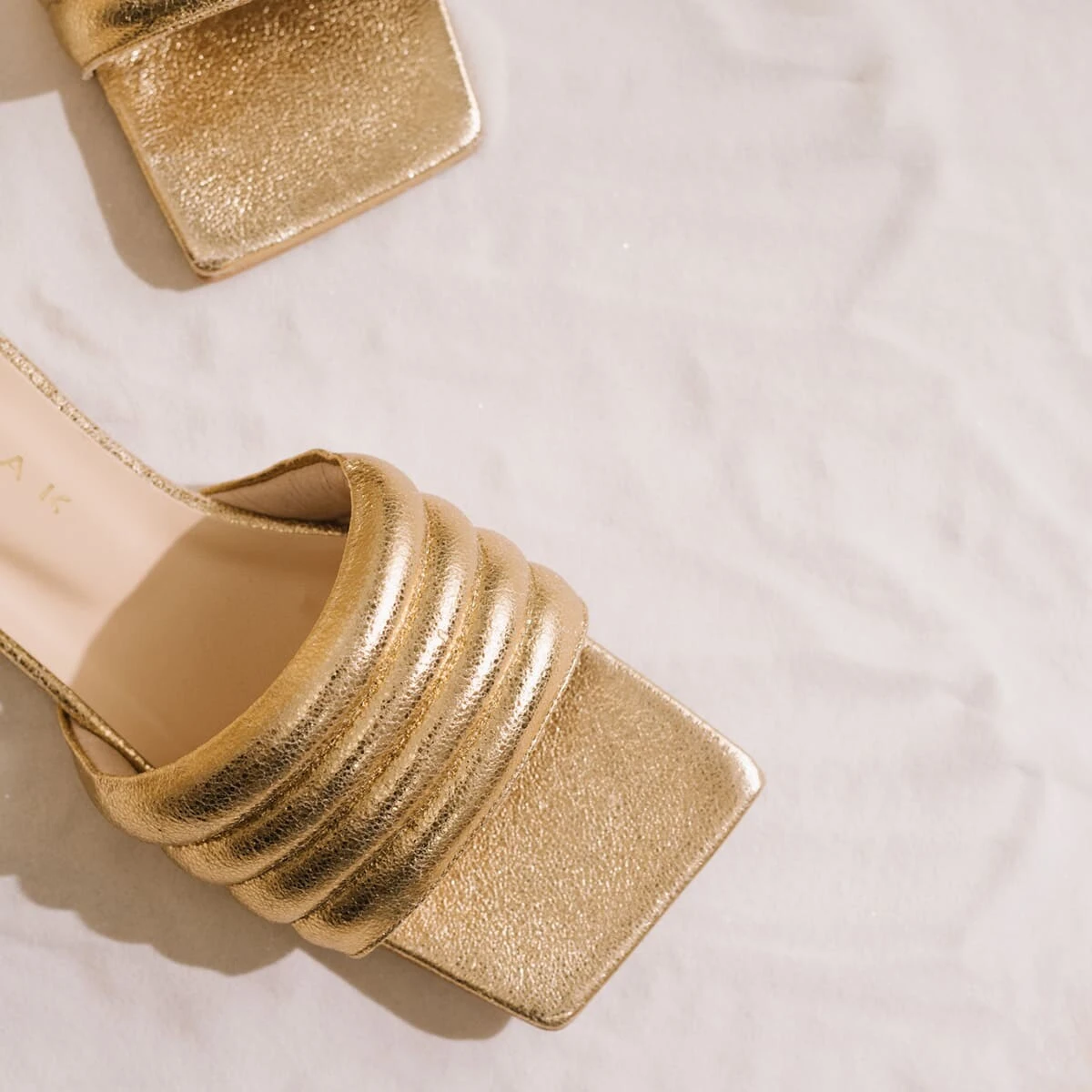 Square-toe mules in gold cracked leather | DEGATI