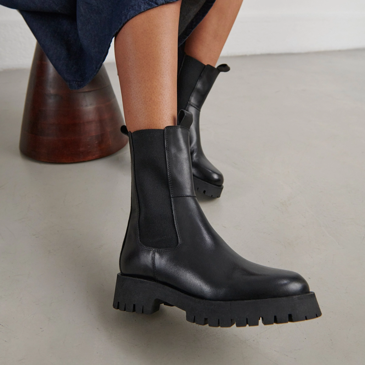 Platform boots in black leather | RIDLE