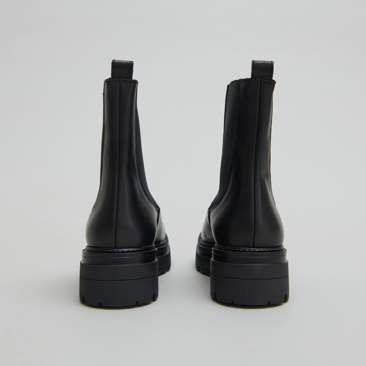 Platform lowboots in black leather | PICUS