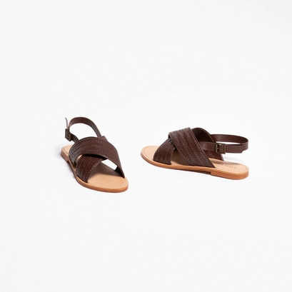 Flat sandals with broad straps brown