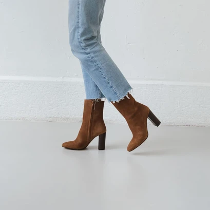 Heeled boots in brown velvet | valoris
