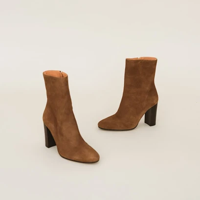 Heeled boots in brown velvet | valoris