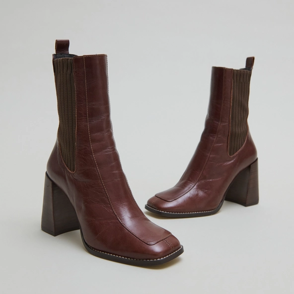 Heeled boots in brown leather | VANTI