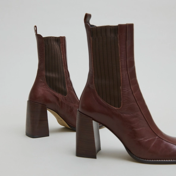 Heeled boots in brown leather | VANTI