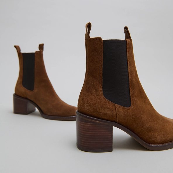 Heeled boots in cognac suede | BERTILLE