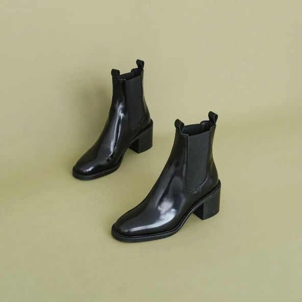 Heeled boots in black leather | BERTILLE