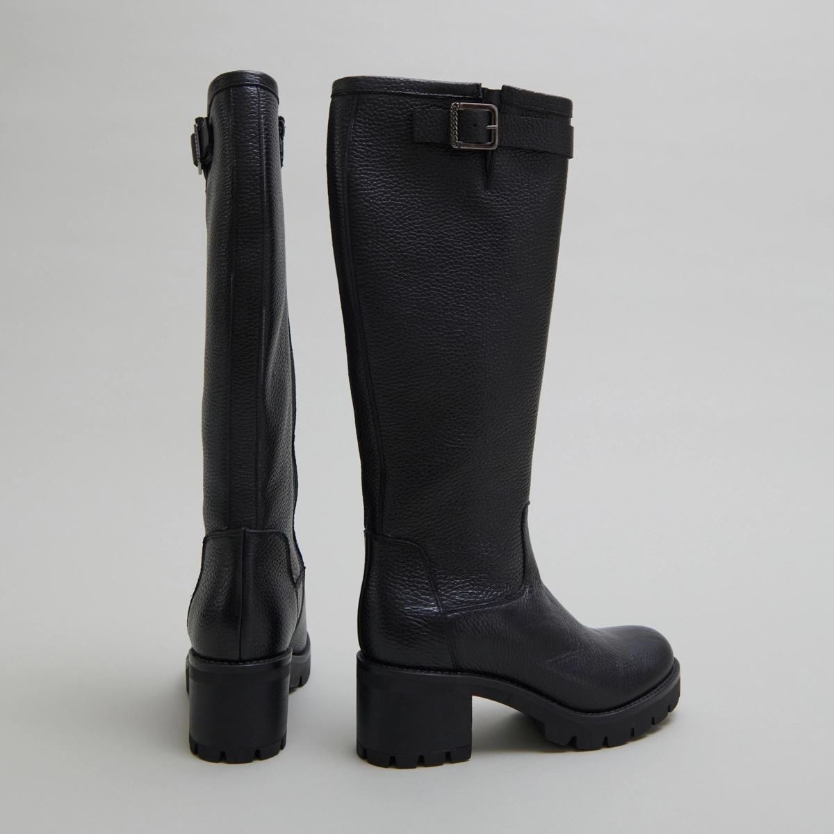 Boots with notched sole and buckle in black grained leather | MIDAS
