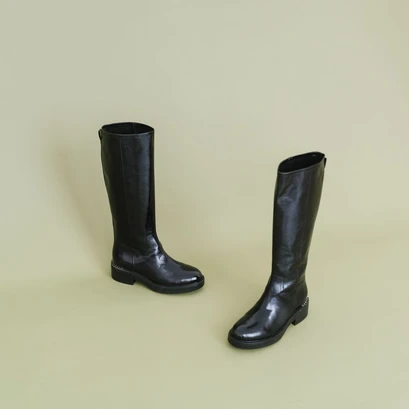 Boots in black leather | amode