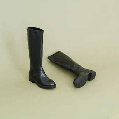 Boots in black leather | amode