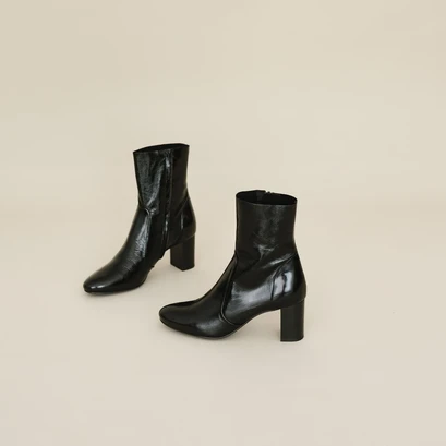 Heeled boots in black leather | didlaneo