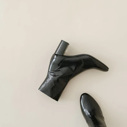 Heeled boots in black leather | didlaneo