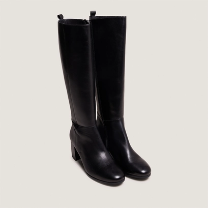 Heeled boots in black leather | armina