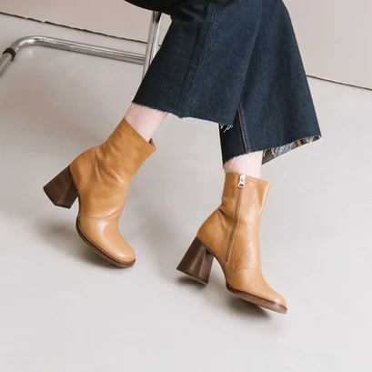 Heeled boots in ocre leather | bortolo