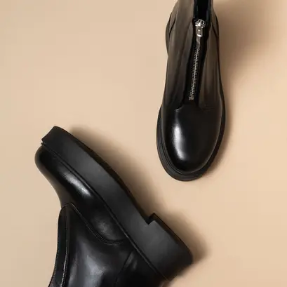 Zipped boots with platform black