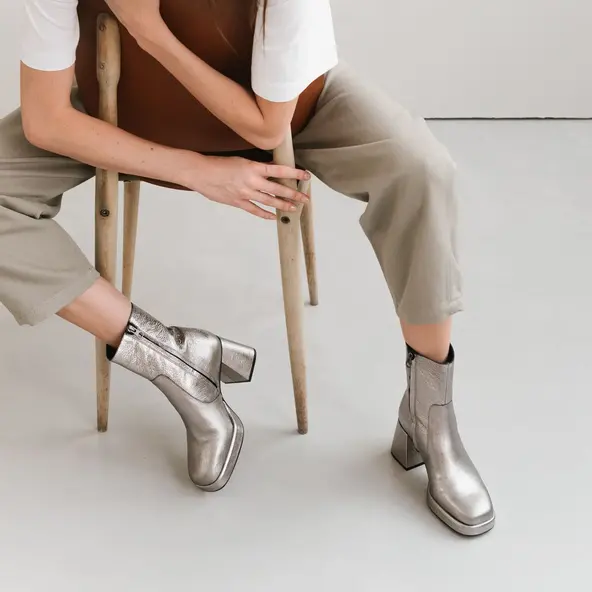 Platform boots in silver cracked leather | BRIGAND