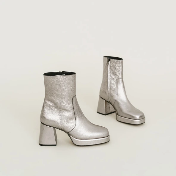 Platform boots in silver cracked leather | BRIGAND