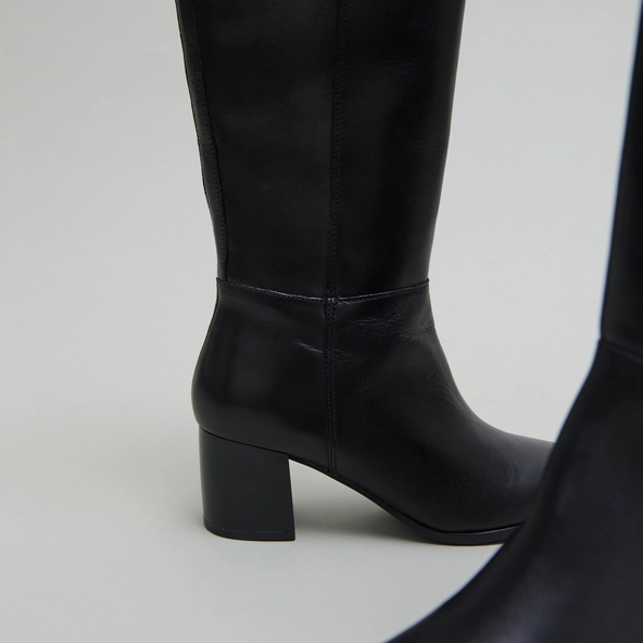 Heeled boots in black leather | ARMINA