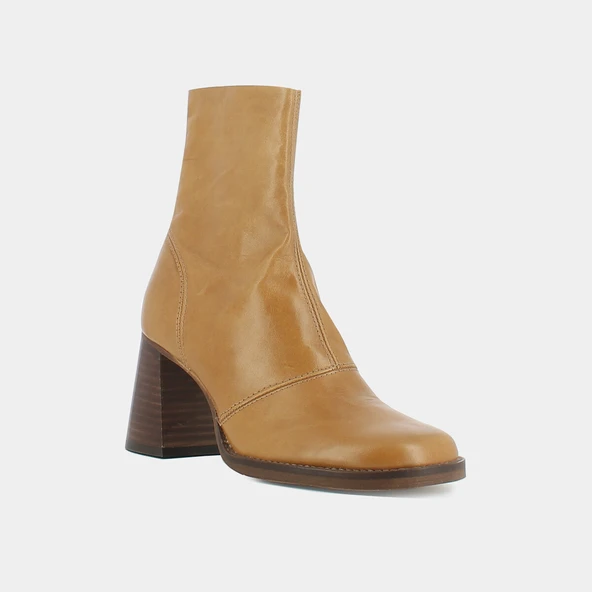 Heeled boots in ocre leather | BORTOLO