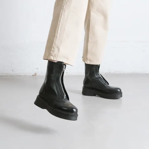 Zipped boots with platform in black leather | ALBERT