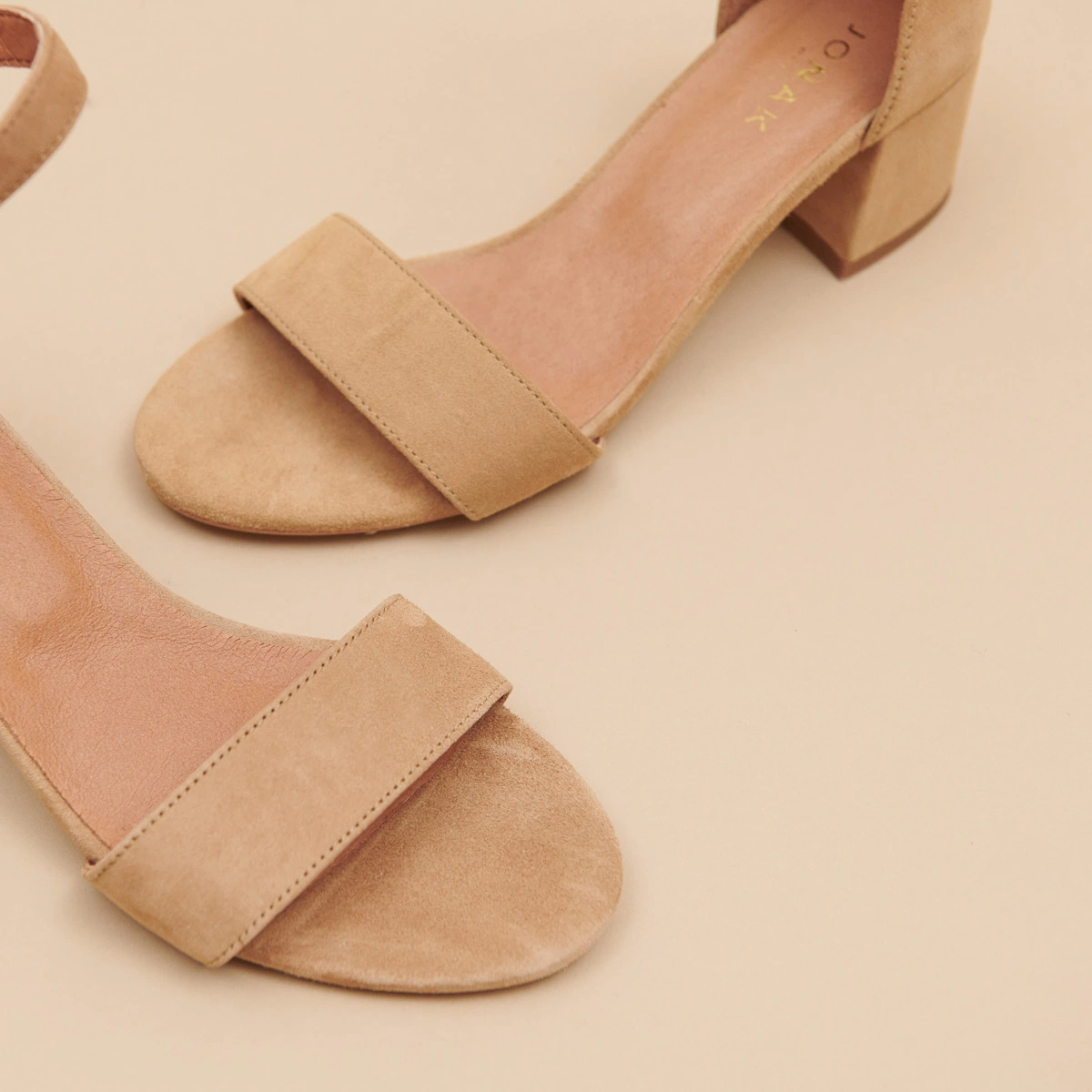 Sandals with square heel in camel suede | VERDI