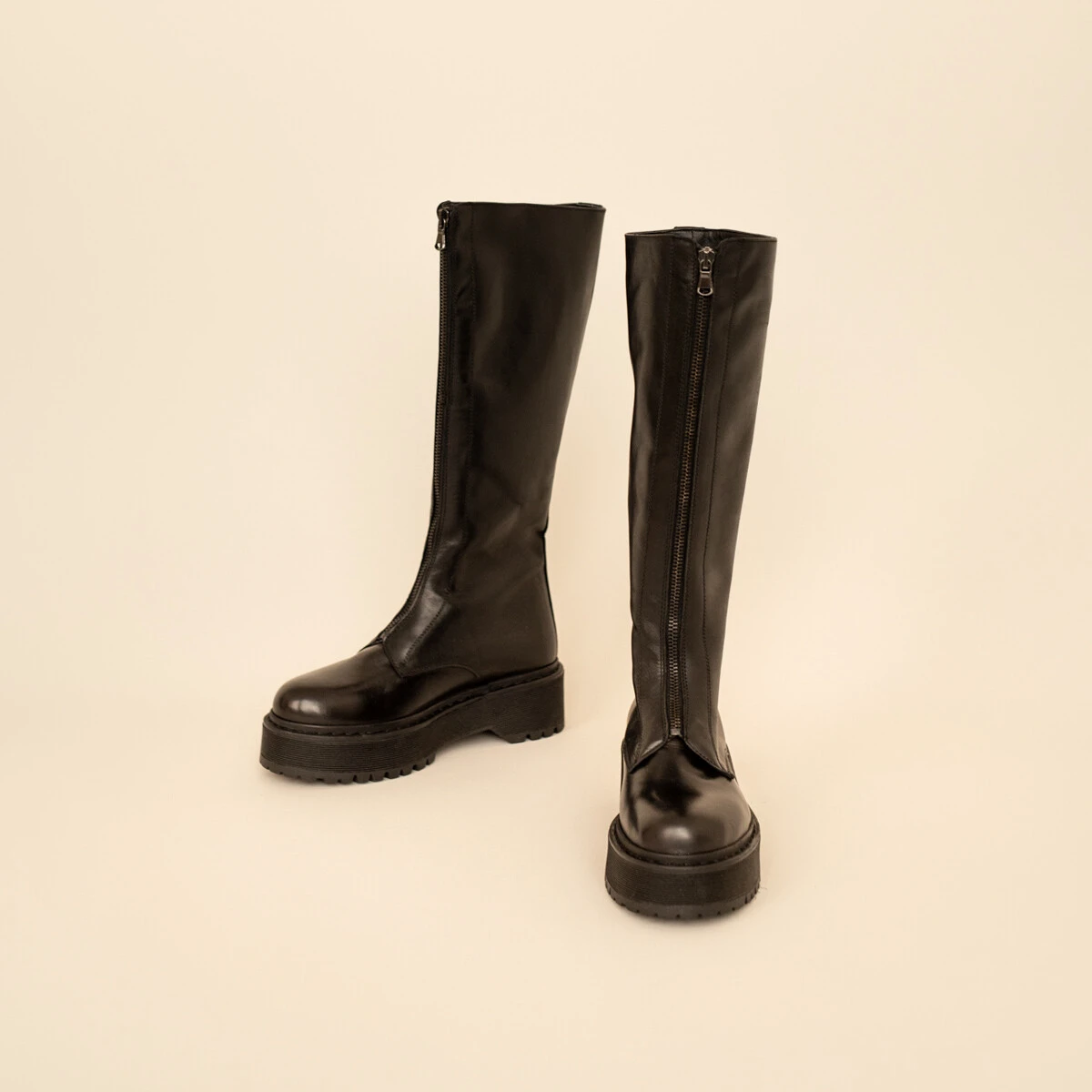 Lowboots with platform and zip closure in black leather | RALPH