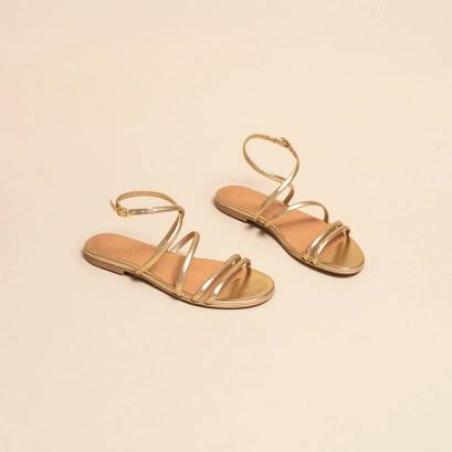 Flat strappy sandals and straps in platinum metallic leather | apolline