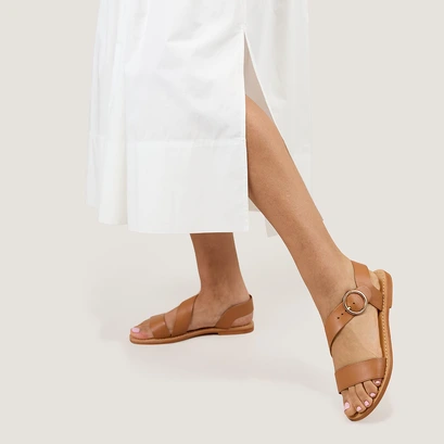 Asymmetrical sandals in camel leather | wablo