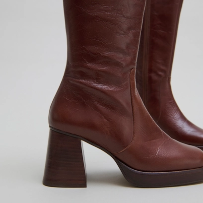 Platform boots in distressed brown leather | betina